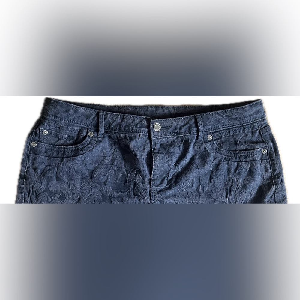 Simply Vera Vera Wang Blue Floral Women's Shorts - Picture 2 of 7